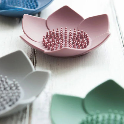 Soap Box Lotus Shape Non-slip Portable Silicone for Water Draining Solid Color Draining Soap Dish Bathroom Accessories